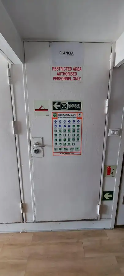 乗組員輸送船 販売中
