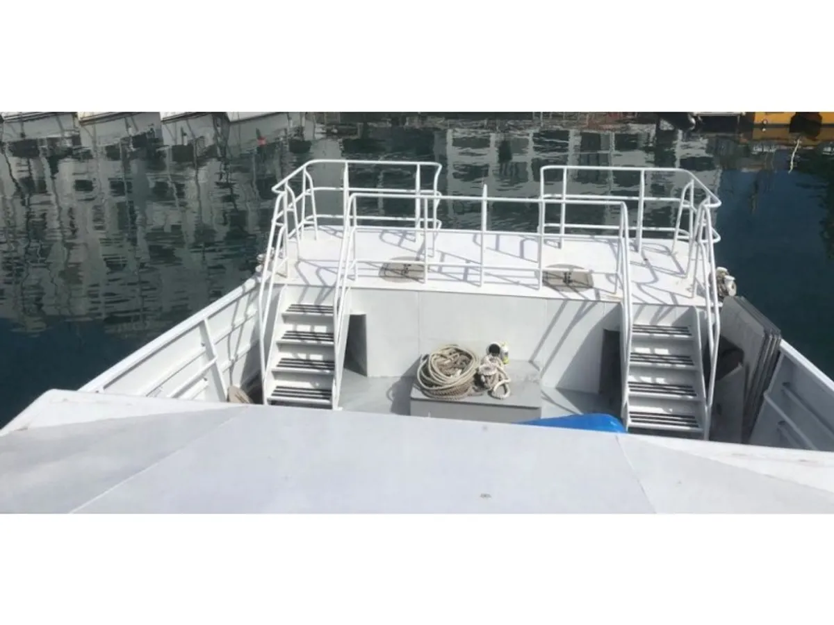 乗組員輸送船 販売中