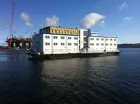 Floating hotel 販売のため